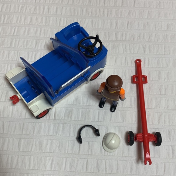 Passenger Boarding Stairs by Playmobil - Airport Service Crew - Picture 11 of 11